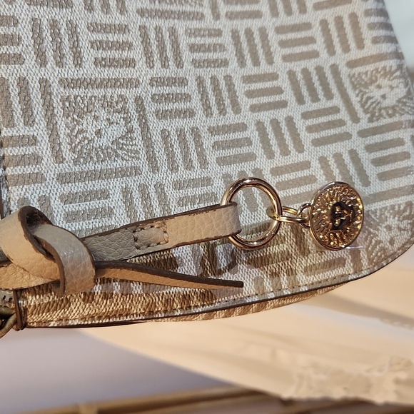 Anne Klein handbag purse taupe with luon logo gold chain accents - Picture 3 of 9